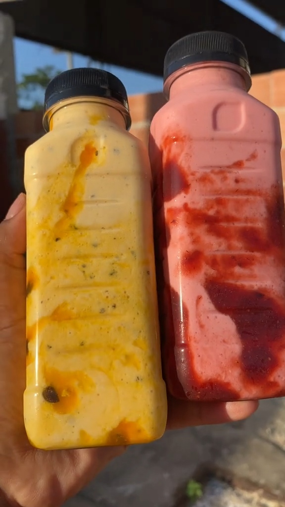 Duas batidas cremosas: maracujá e morango